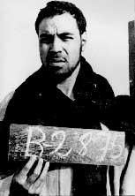 Última fotografía de Mohamed Sidi Brahim Basir. Fue tomada tras su detención en 1975